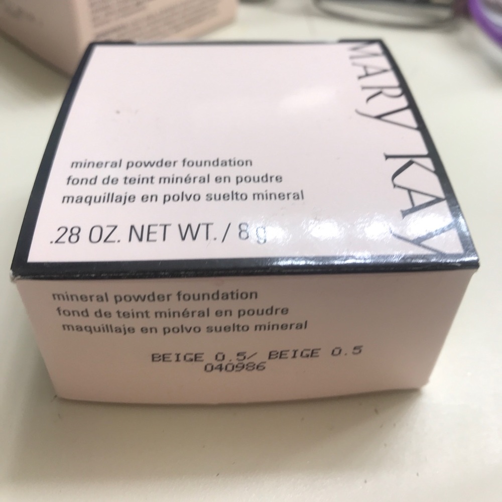 Mary Kay mineral powder foundation. Beige 0.5